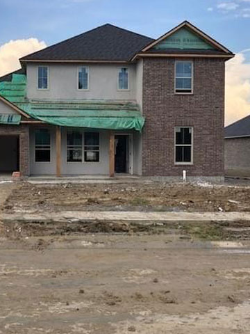 House with no construction debris on front lawn thanks to construction cleanup services 